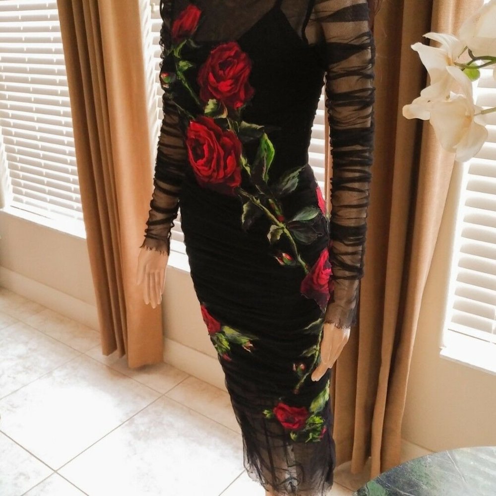 $5,500 DOLCE & GABBANA BLACK RED ROSE RUCHED DRESS - Picture 4 of 11